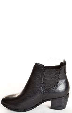 Women's fashion Sienna black dav waterproof leather boots.